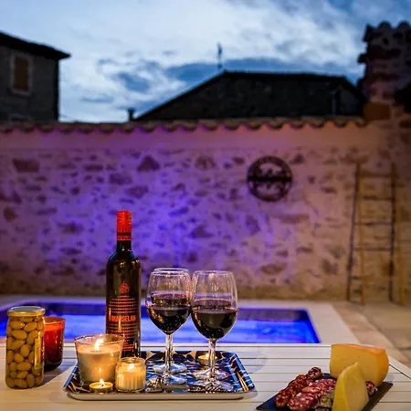 Le Patio D'arlou, Maison De Caractere *